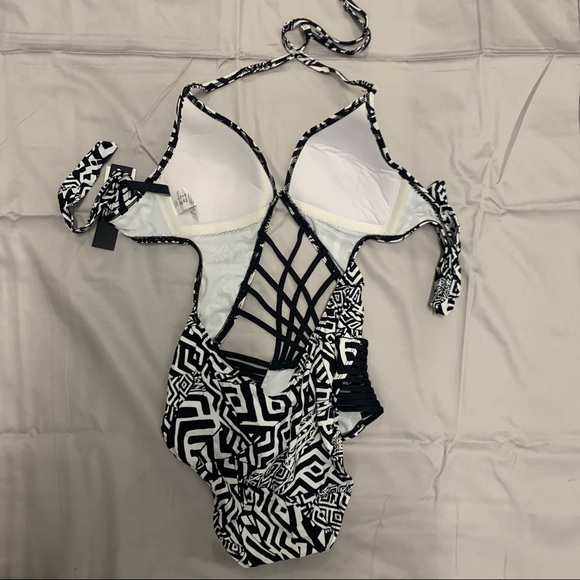 Black/white one piece swimsuit - Picture 2 of 3